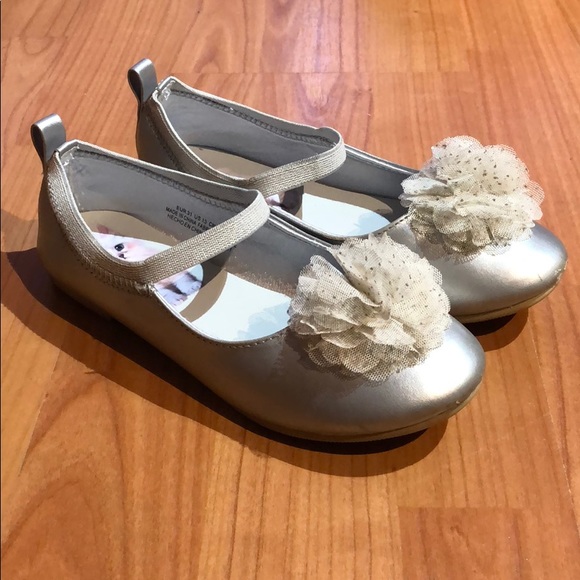 Cat & Jack Cute Silver girl US13 Dress shoes - Picture 2 of 6